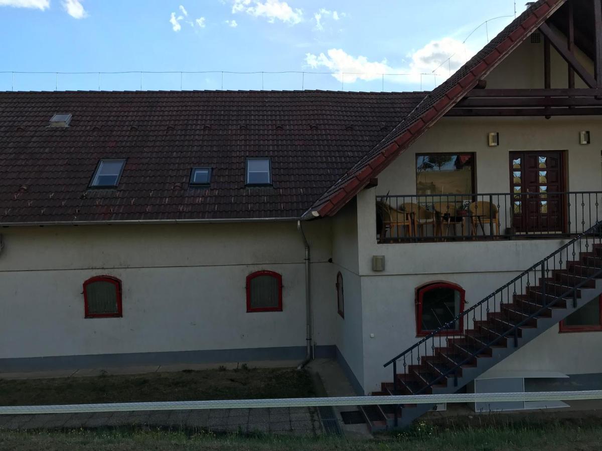 Bed and Breakfast Prosper Lovasklub Panzió Piliscsév Exteriér fotografie